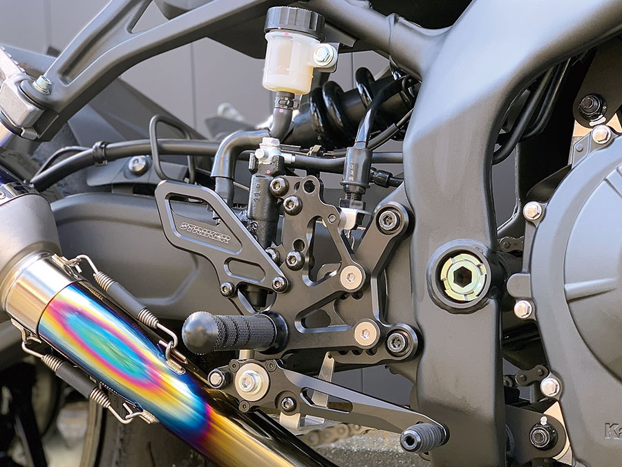 STRIKER スペシャルステップキット for Kawasaki ZX-25R 01