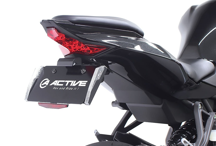 Active フェンダーレスキット for Kawasaki ZX-25R LEDナンバーサイドウインカー（ストレート）＆リフレクターキットTYPE-3スリム装着例